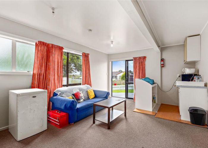  at 7 Landsdale Place, Massey, Auckland