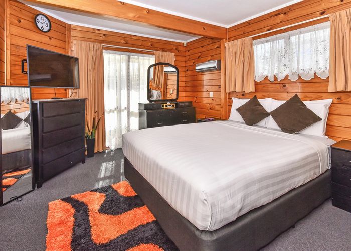  at 1/2 Lyell Court, Clover Park, Auckland