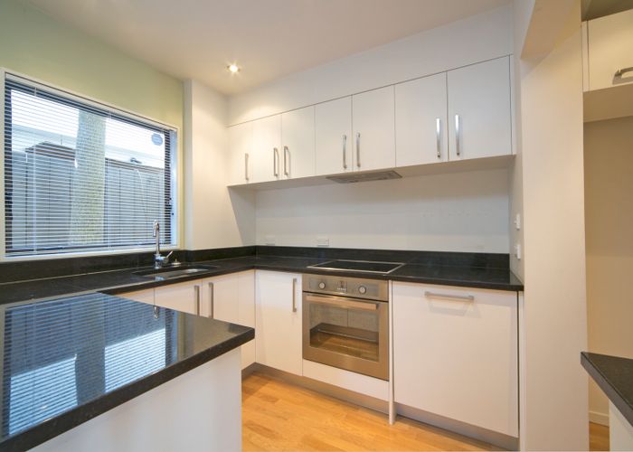  at 2/35 Wairakei Street, Greenlane, Auckland