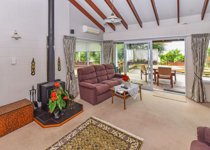  at 27 Beihlers Road, Weymouth, Auckland