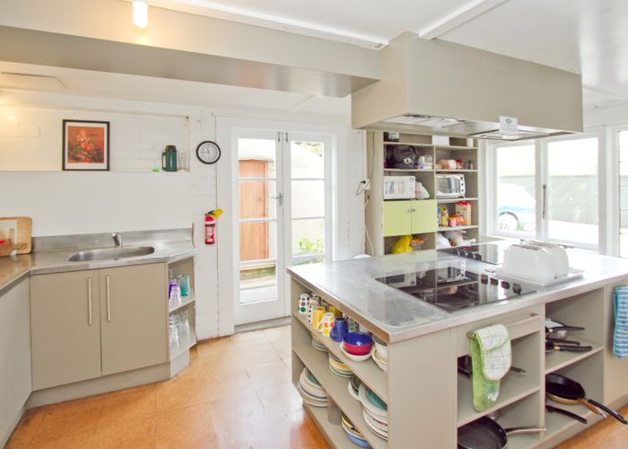  at 8 Grey Street, Hamilton East, Hamilton