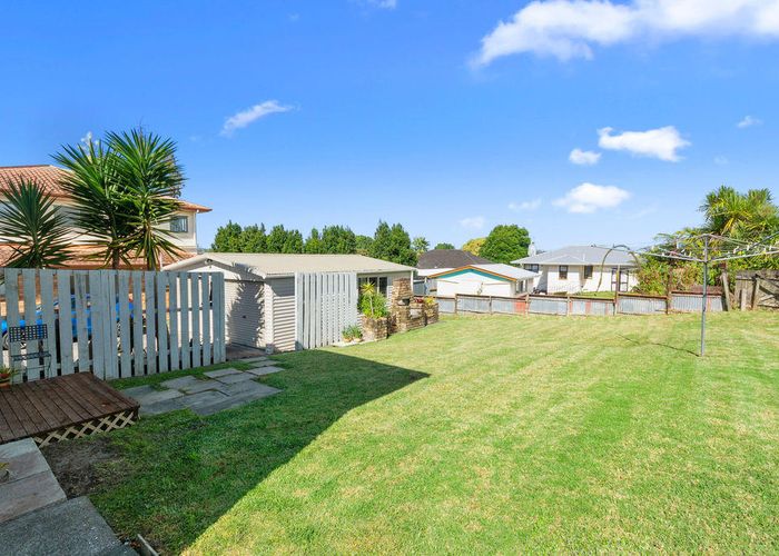  at 11 Tiroroa Avenue, Te Atatu South, Auckland