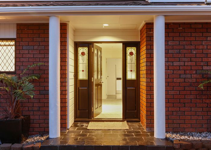 at 28 Ravenstone Place, Chatswood, Auckland