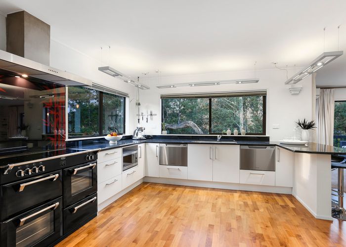  at 28 Ravenstone Place, Chatswood, Auckland