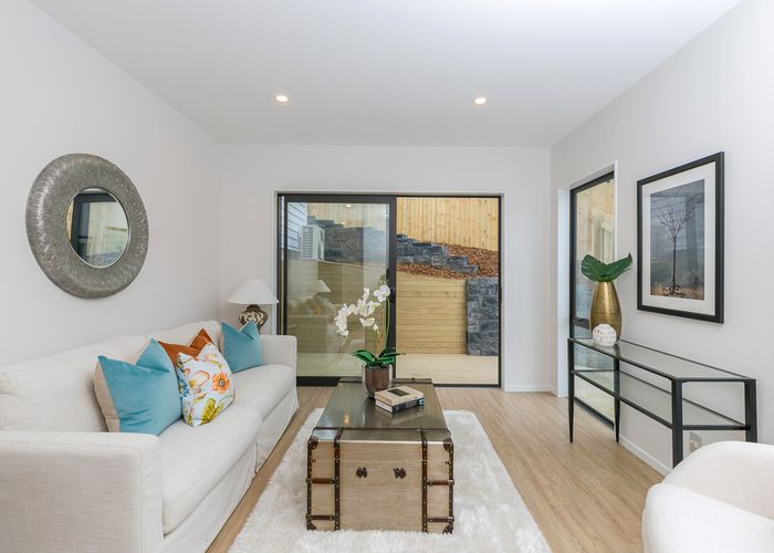  at 79 Lake Road, Northcote, Auckland