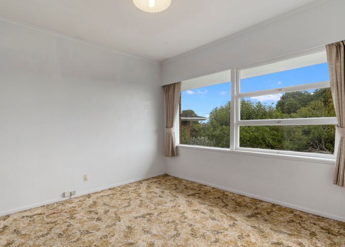  at 100 Sylvan Avenue, Northcote, Auckland