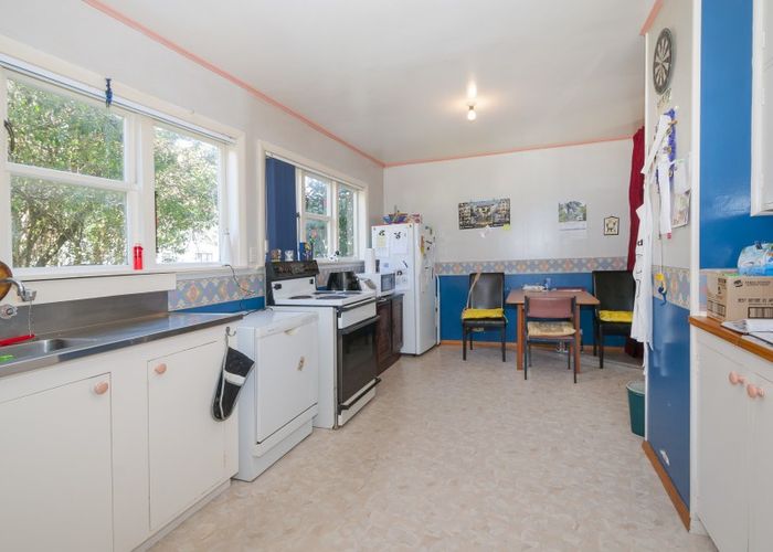  at 14 Eldon GR, WINGATE, LOWER HUTT