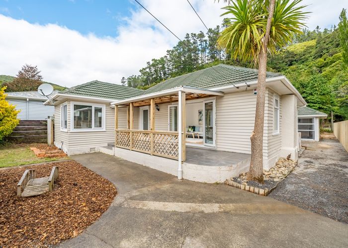  at 122 Hine Road, Wainuiomata, Lower Hutt