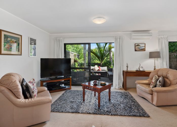  at 2/90 Albany Highway, Greenhithe, Auckland