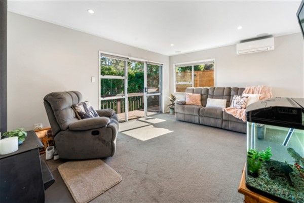  at 2/7 Foley Place, Torbay, Auckland