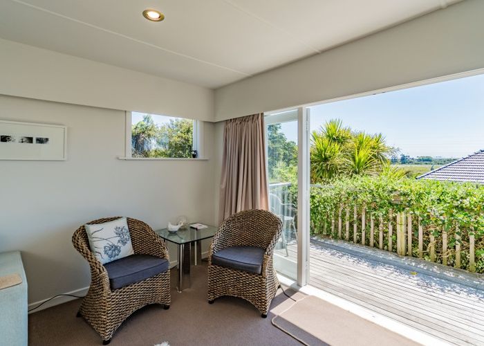  at 1/237 Hepburn Road, Glendene, Auckland