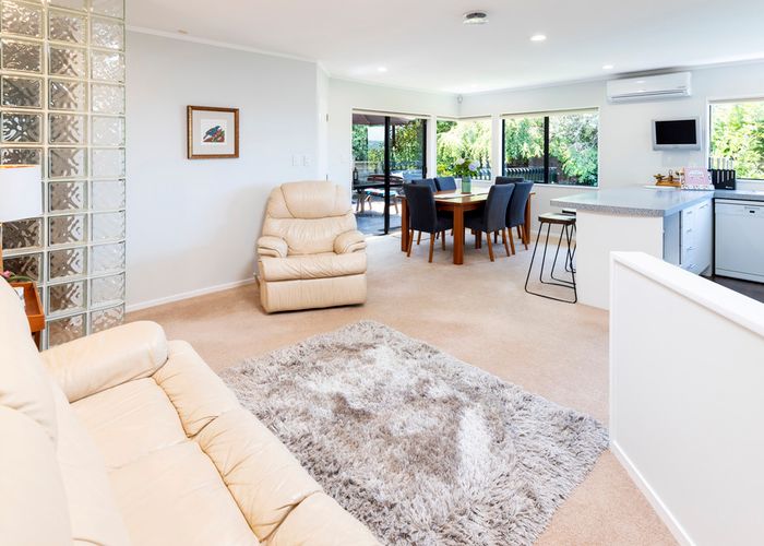  at 2/127 Sandspit Road, Shelly Park, Auckland
