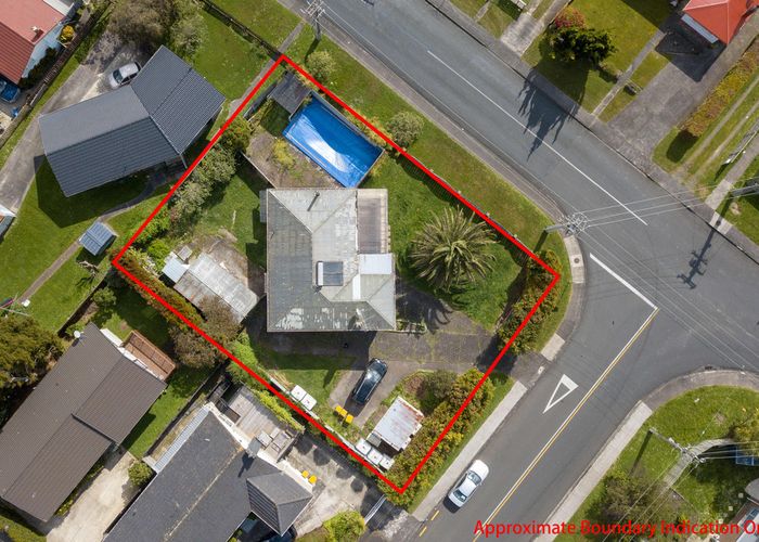  at 18 Phelps Place, Glendene, Auckland