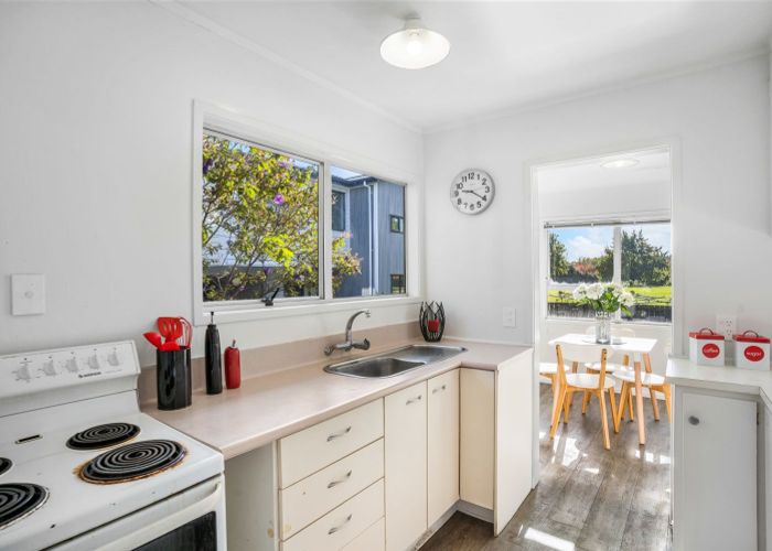  at 2/322 Royal Road, Massey, Auckland