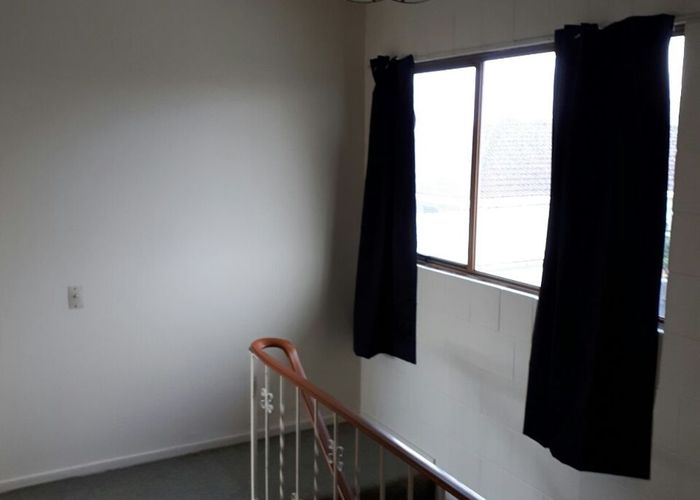  at 4/75 Wintere Road, Papatoetoe, Auckland