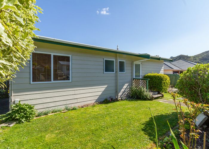  at 2/5 Glenbrook Grove, Naenae, Lower Hutt