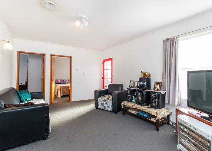 at 2/93 Coronation Road, Mangere Bridge, Auckland