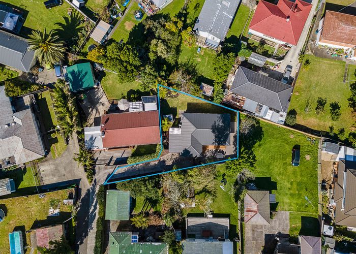  at 2/22 Tiraumea Drive, Pakuranga, Auckland