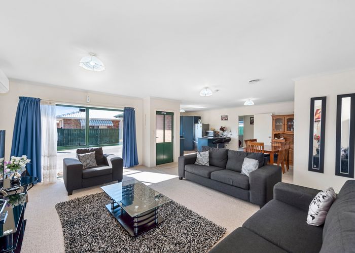  at 7 Corsair Place, Melville, Hamilton