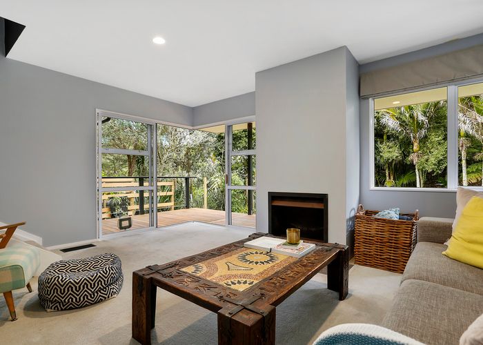  at 1 Dorothy Road, Laingholm, Auckland