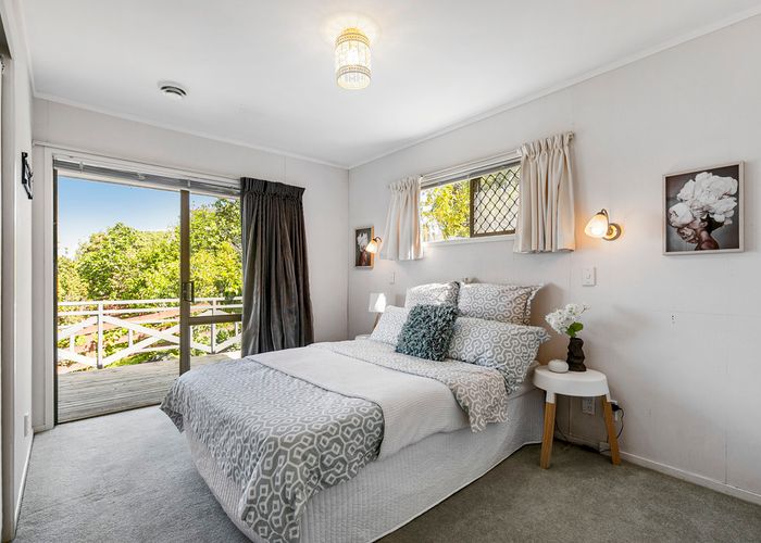 at 2/9 Valhalla Drive, Beach Haven, Auckland