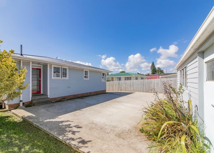  at 127 Tidal Road, Mangere, Auckland
