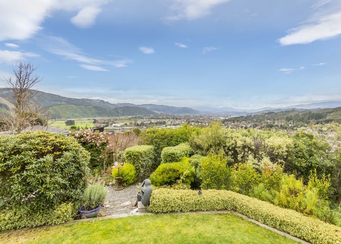  at 33 Sylvan Way, Silverstream, Upper Hutt