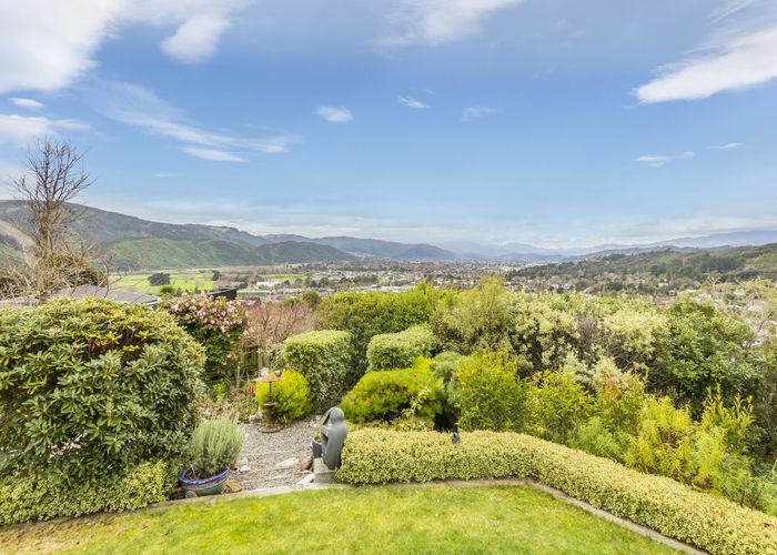  at 33 Sylvan Way, Silverstream, Upper Hutt