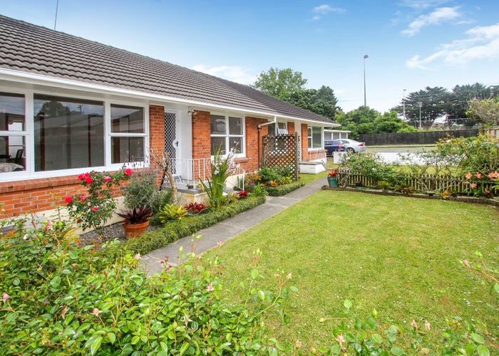  at 2/34 Lake Pupuke Drive, Takapuna, Auckland