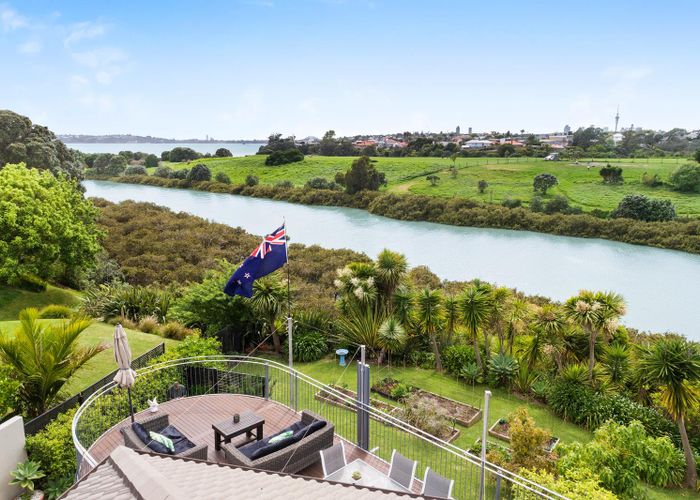  at 8 Lister Street, Point Chevalier, Auckland