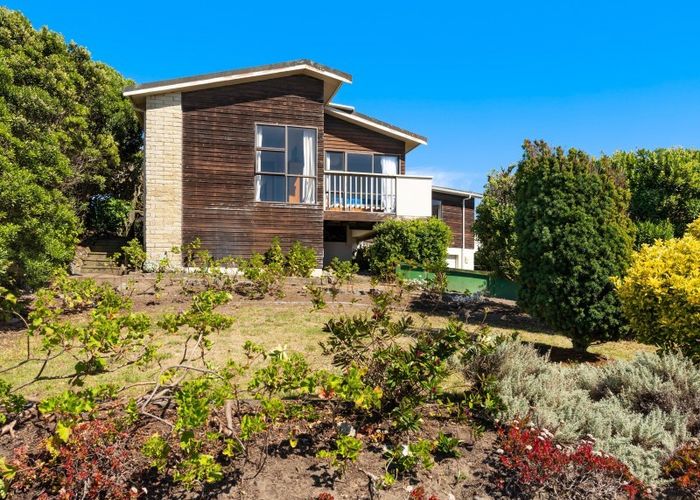  at 33 Oratia Street, Waikanae Beach, Waikanae