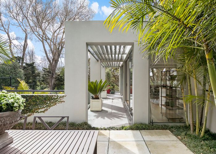  at 8B Crown Lane, Remuera, Auckland