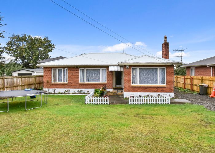  at 32 Hamilton Road, Papatoetoe, Auckland