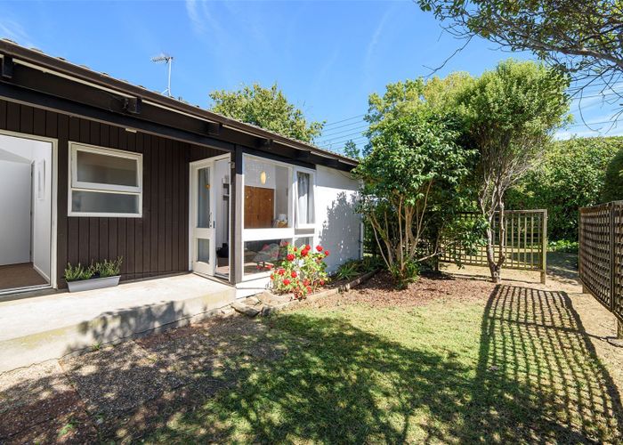  at 4/28 Wolsley Avenue, Milford, Auckland