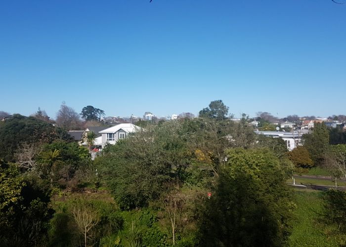  at 30 Riverview Terrace, Fairfield, Hamilton