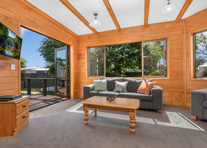  at 4 Hadley Wood Drive, Wattle Downs, Auckland