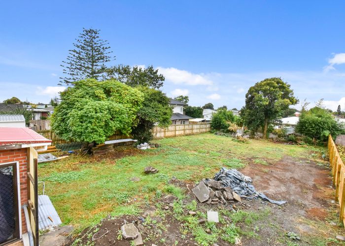  at 32 Hamilton Road, Papatoetoe, Auckland