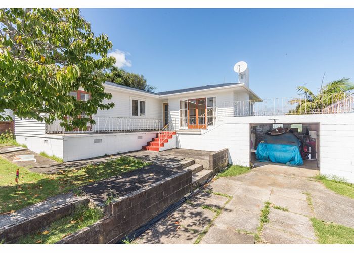  at 8 Grendon Road, Titirangi, Auckland