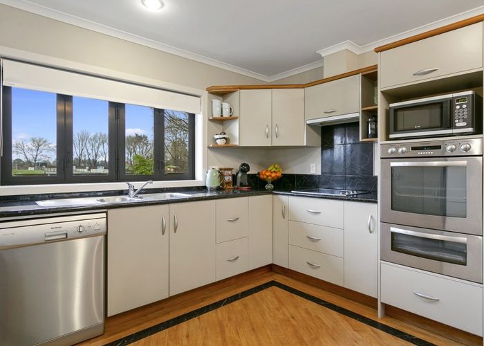  at 8 Rowling Place, Leamington, Cambridge