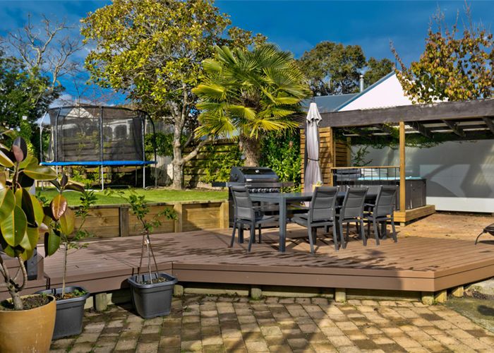 Free property data for 65 Luckens Road, West Harbour, Auckland homes