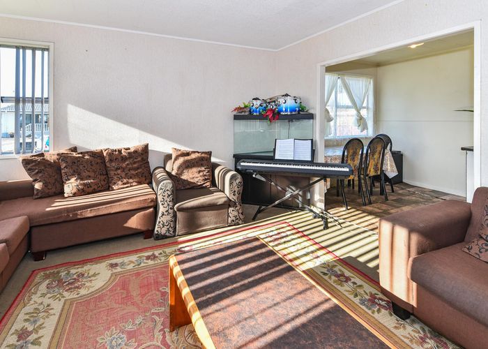  at 6 Staverton Crescent, Mangere, Auckland