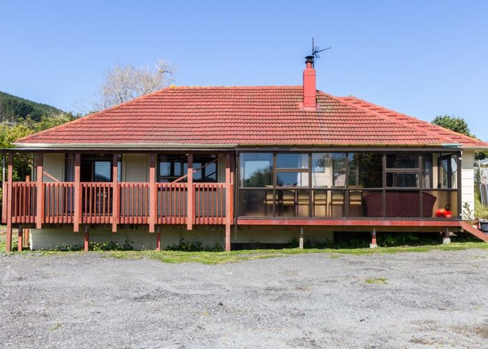  at 92 Tremewan Street, Tawa, Wellington