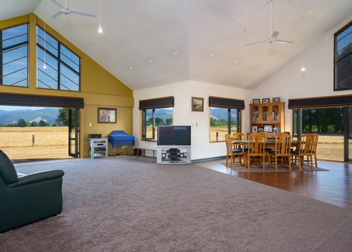  at 52 Lincoln Road, Carterton