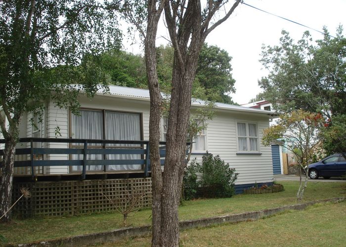  at 32 Kiwi Crescent, Tawa, Wellington