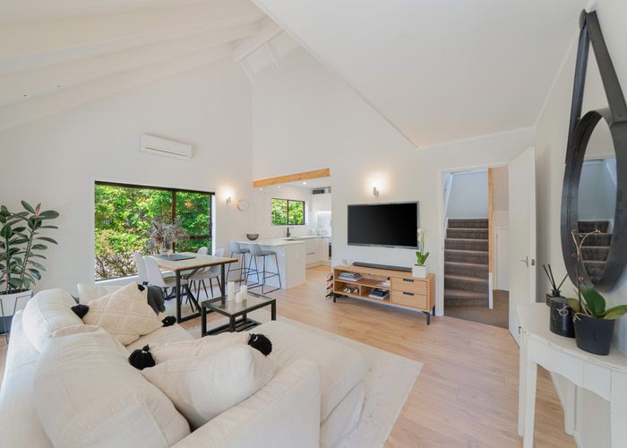  at 1/52 Saddleback Rise, Murrays Bay, Auckland