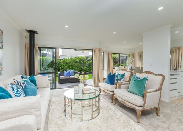  at 8A Kinder Place, Meadowbank, Auckland