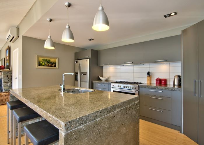  at 10 Silverwood LANE, KELVIN HEIGHTS, QUEENSTOWN