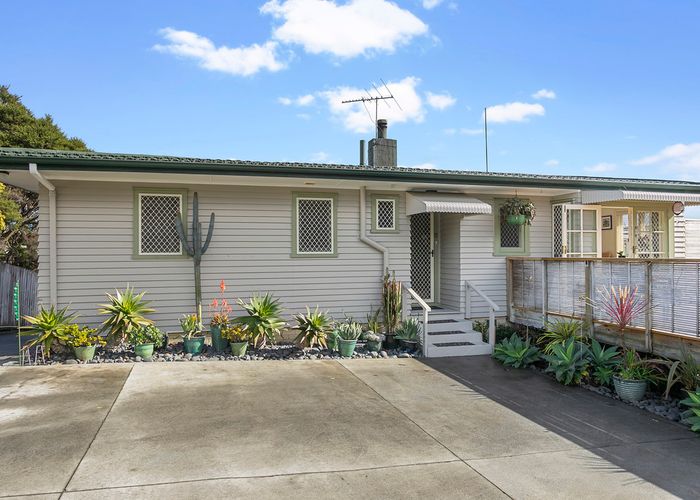  at 3/7 Edmonton Road, Henderson, Auckland