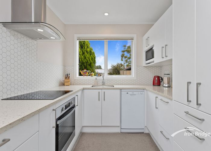  at 2/2 Keldale Place, Forrest Hill, Auckland
