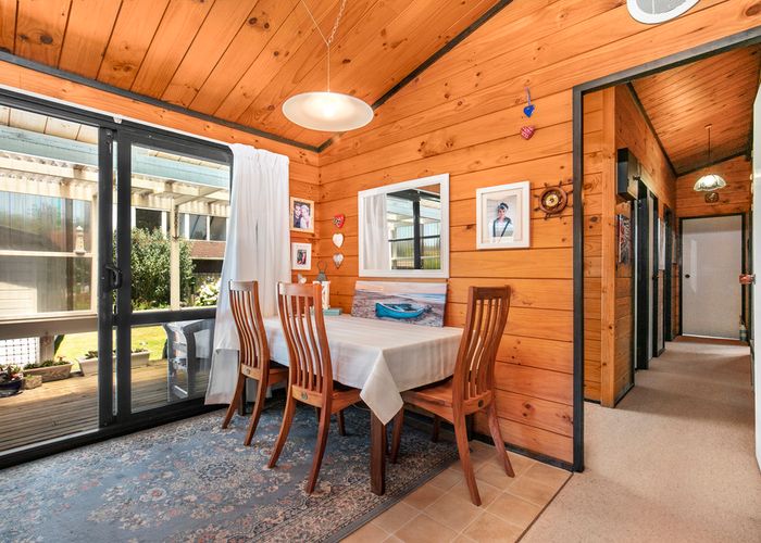  at 15 Zenith Place, Conifer Grove, Takanini
